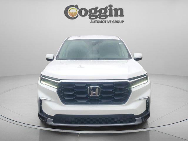 new 2025 Honda Pilot car, priced at $44,695