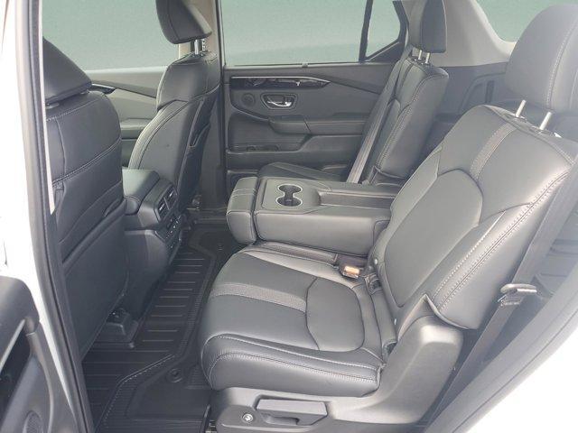 new 2025 Honda Pilot car, priced at $44,695