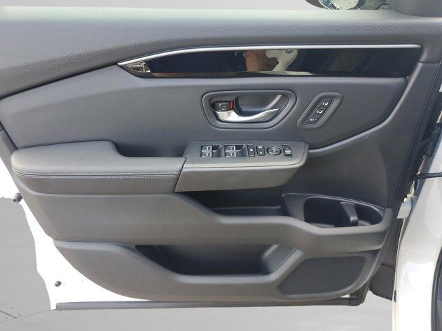 new 2025 Honda Pilot car, priced at $44,695