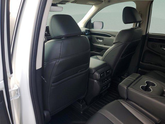 new 2025 Honda Pilot car, priced at $44,695