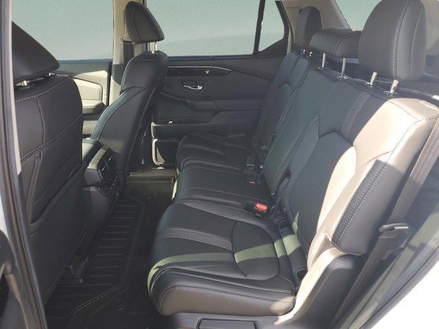 new 2025 Honda Pilot car, priced at $44,055