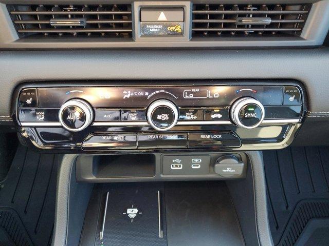 new 2025 Honda Pilot car, priced at $44,695