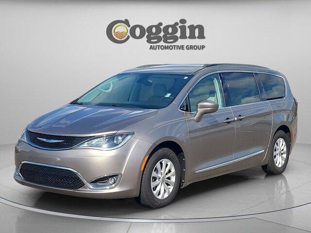 used 2017 Chrysler Pacifica car, priced at $11,999