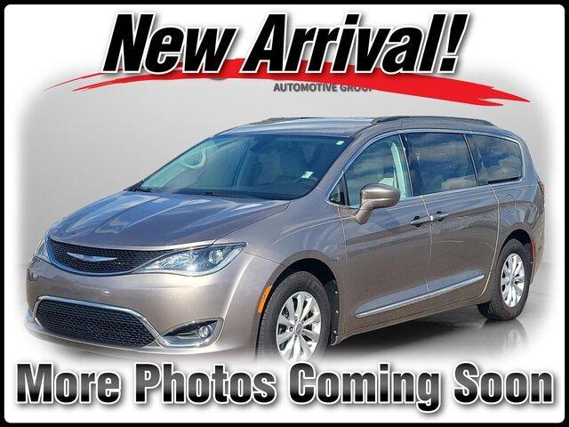 used 2017 Chrysler Pacifica car, priced at $11,981