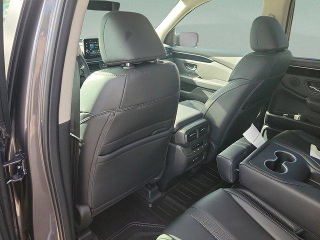 new 2025 Honda Pilot car, priced at $44,815