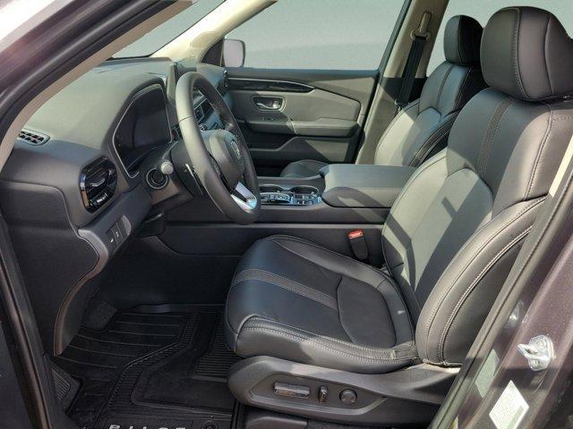 new 2025 Honda Pilot car, priced at $44,815