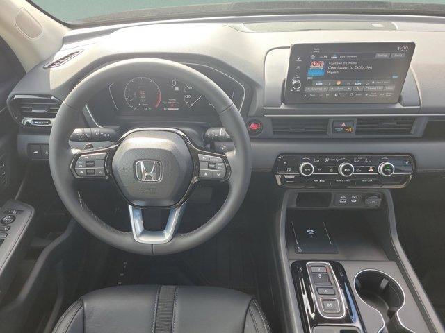 new 2025 Honda Pilot car, priced at $44,815