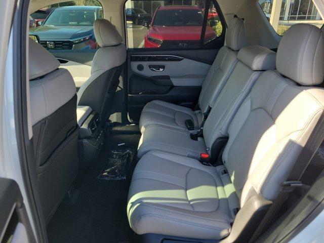 new 2025 Honda Pilot car, priced at $42,725