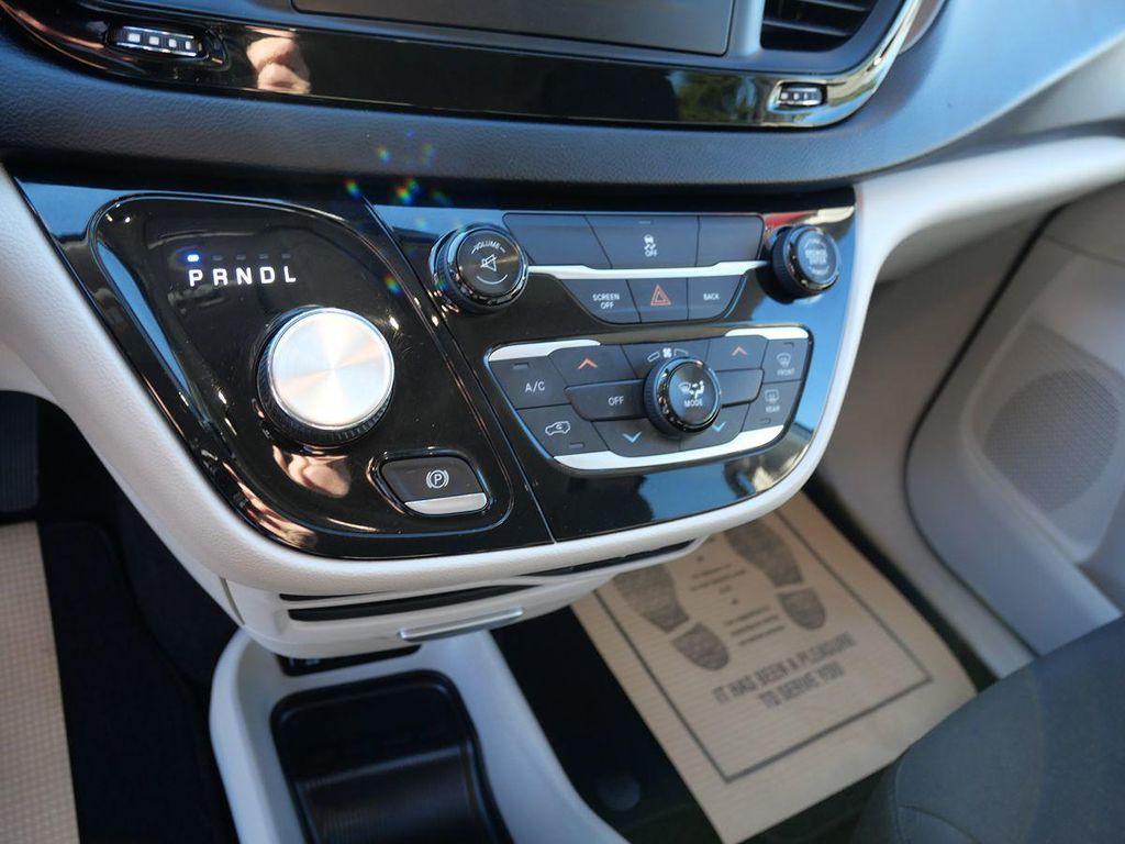 used 2017 Chrysler Pacifica car, priced at $15,995