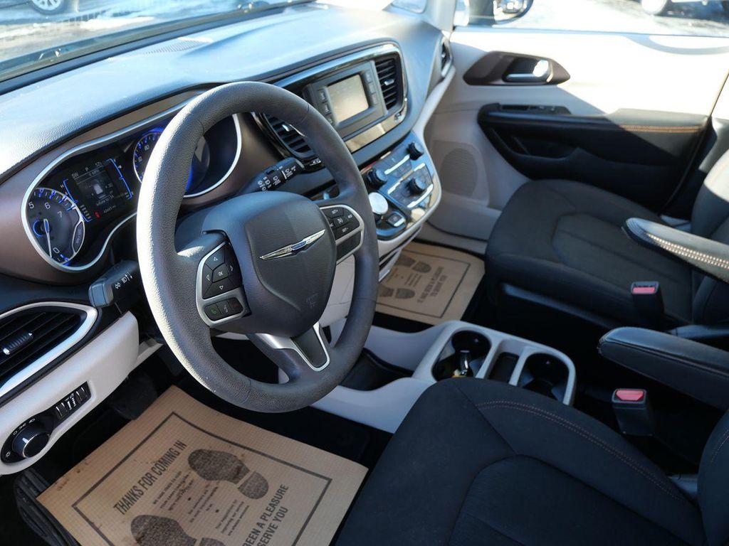 used 2017 Chrysler Pacifica car, priced at $15,995