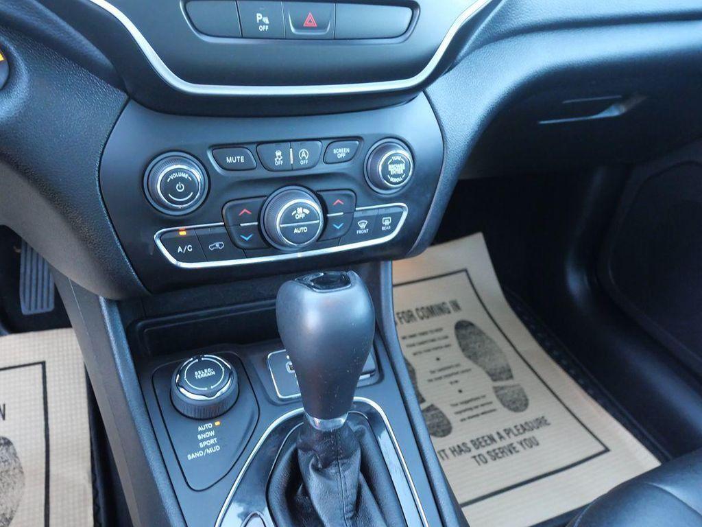 used 2020 Jeep Cherokee car, priced at $18,995