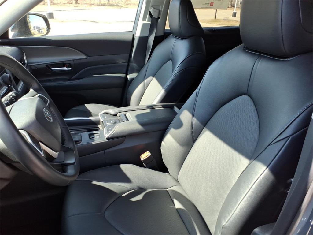 used 2025 Toyota Grand Highlander car, priced at $44,999