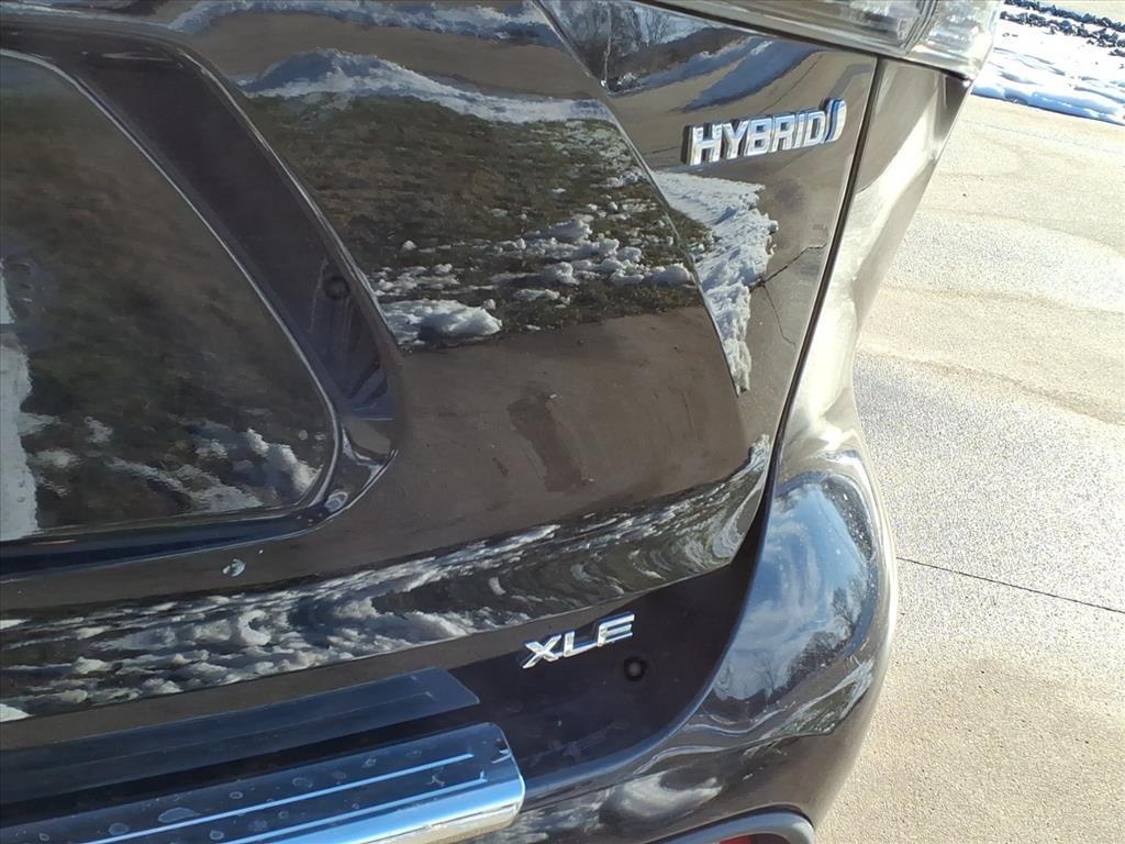 used 2021 Toyota Highlander Hybrid car, priced at $29,999