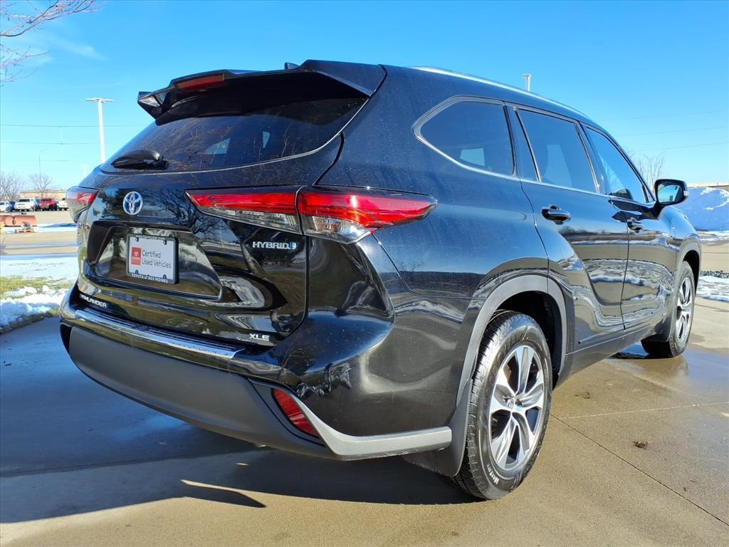 used 2021 Toyota Highlander Hybrid car, priced at $29,999