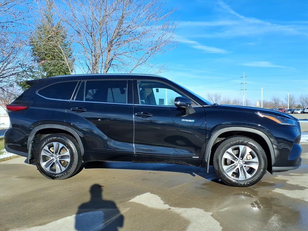 used 2021 Toyota Highlander Hybrid car, priced at $29,999