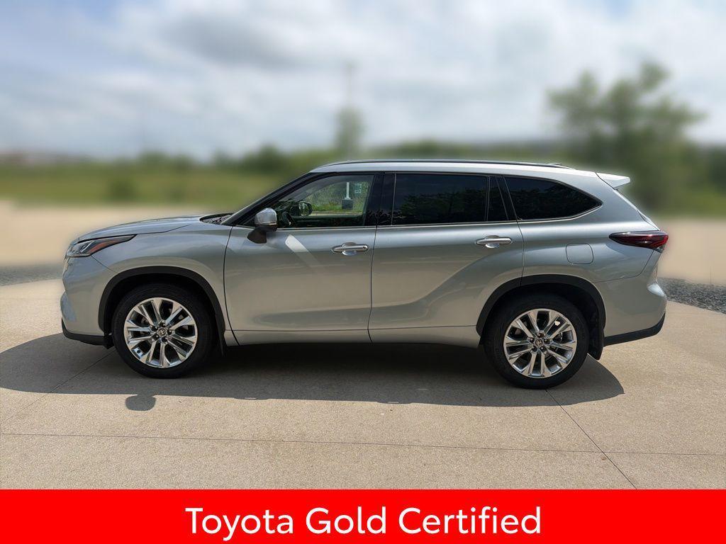 used 2024 Toyota Highlander car, priced at $43,999