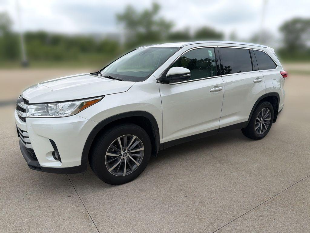 used 2019 Toyota Highlander car, priced at $27,999