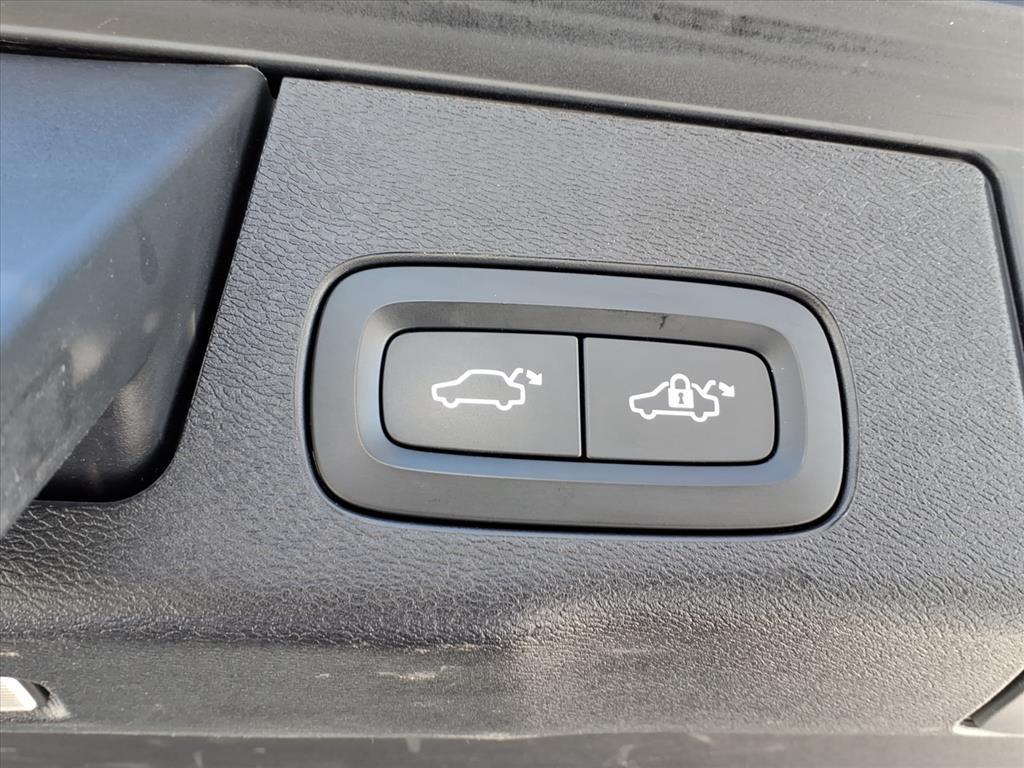 used 2020 Volvo XC60 car, priced at $25,999