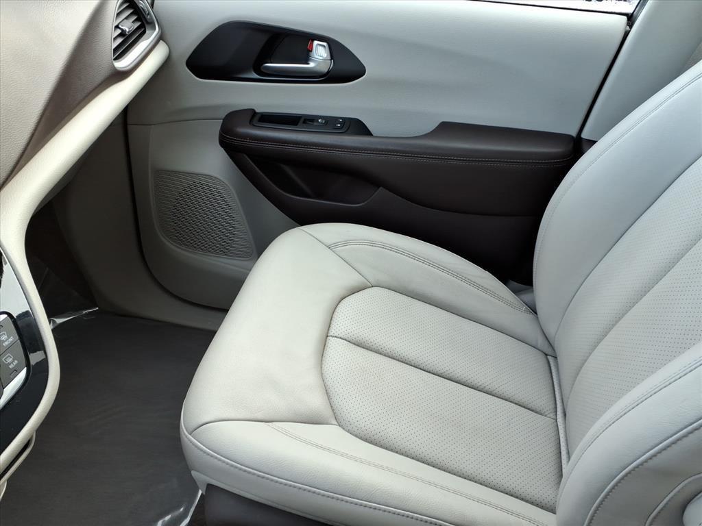 used 2020 Chrysler Pacifica car, priced at $18,999