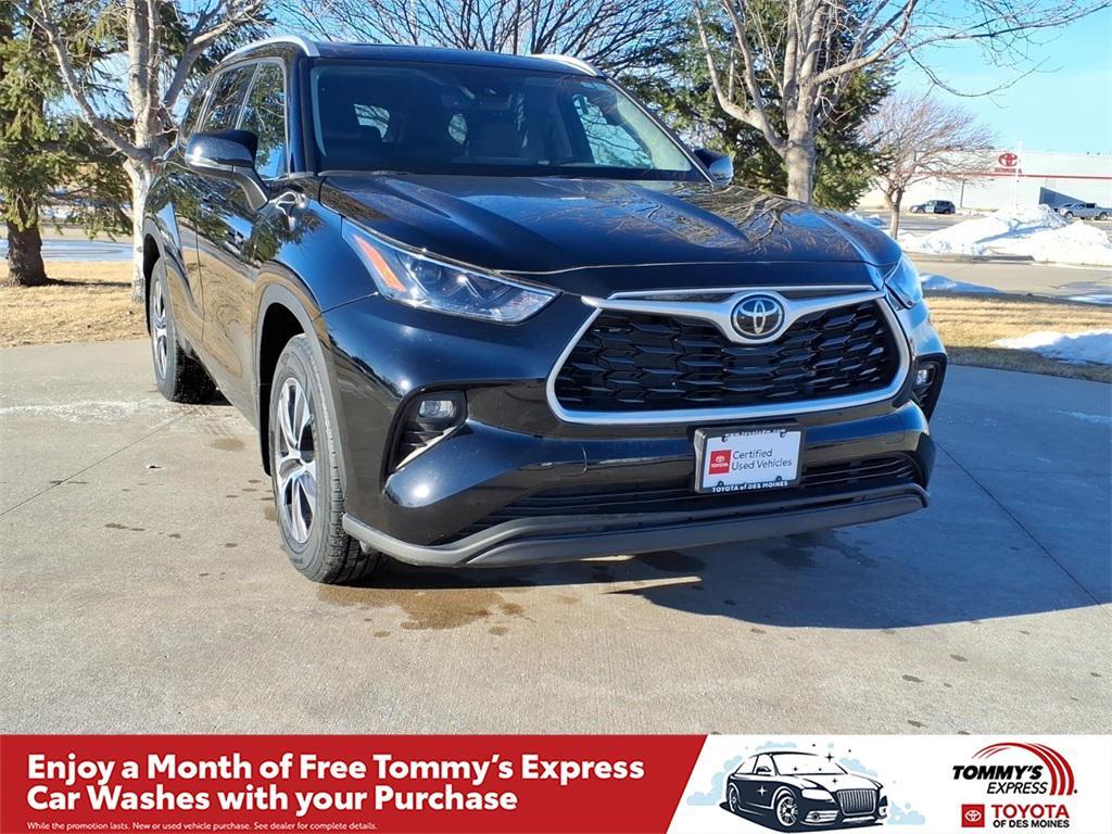 used 2022 Toyota Highlander car, priced at $37,999