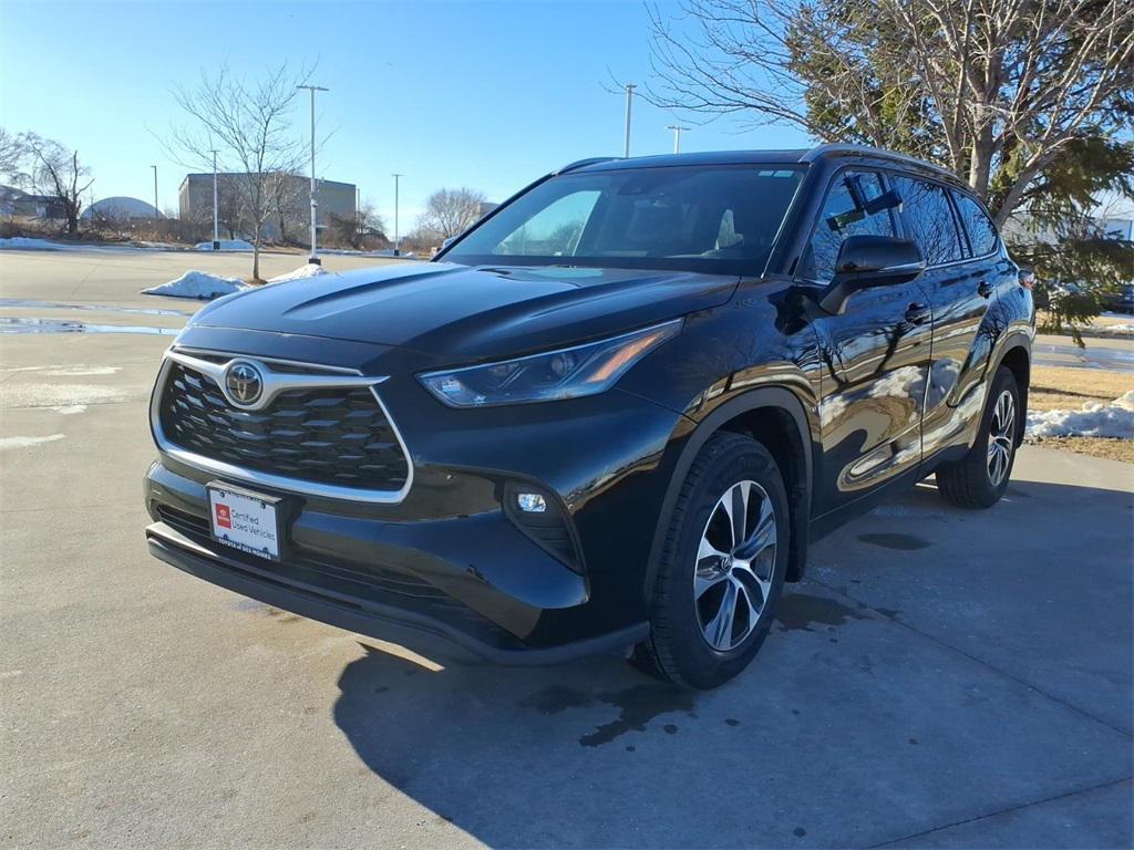 used 2022 Toyota Highlander car, priced at $37,999