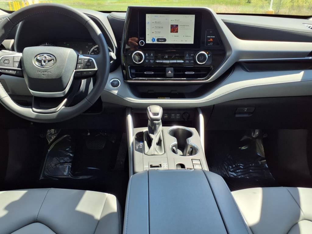 used 2024 Toyota Highlander Hybrid car, priced at $46,999