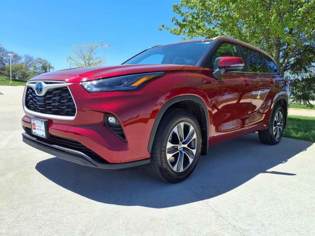 used 2024 Toyota Highlander Hybrid car, priced at $46,999