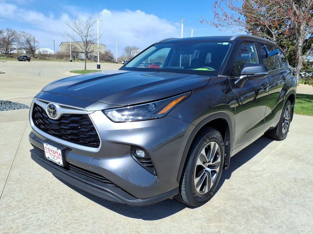 used 2023 Toyota Highlander car, priced at $41,999