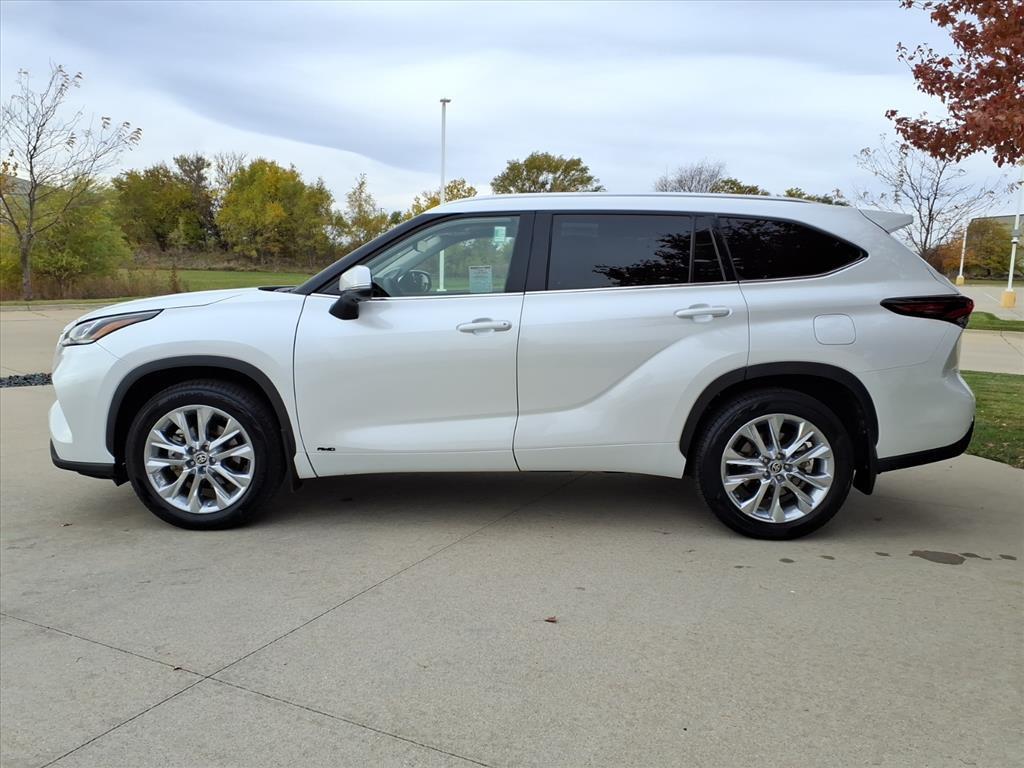 used 2024 Toyota Highlander Hybrid car, priced at $46,999