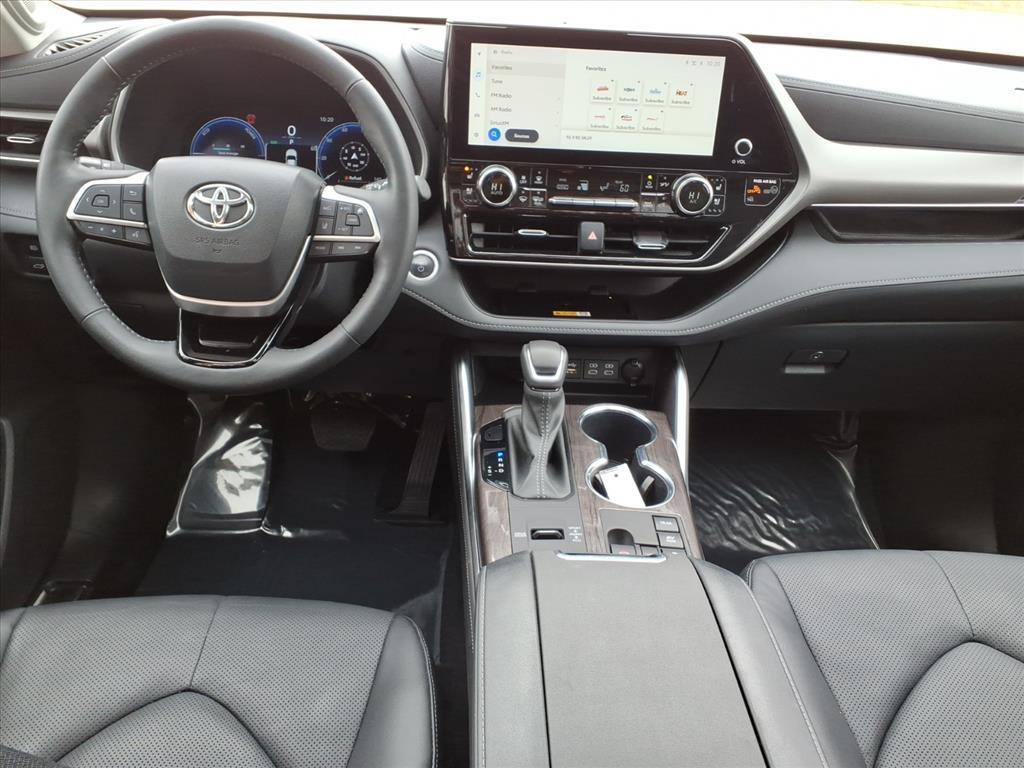 used 2024 Toyota Highlander Hybrid car, priced at $46,999