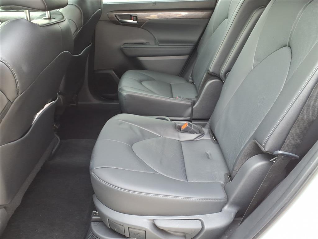 used 2024 Toyota Highlander Hybrid car, priced at $46,999