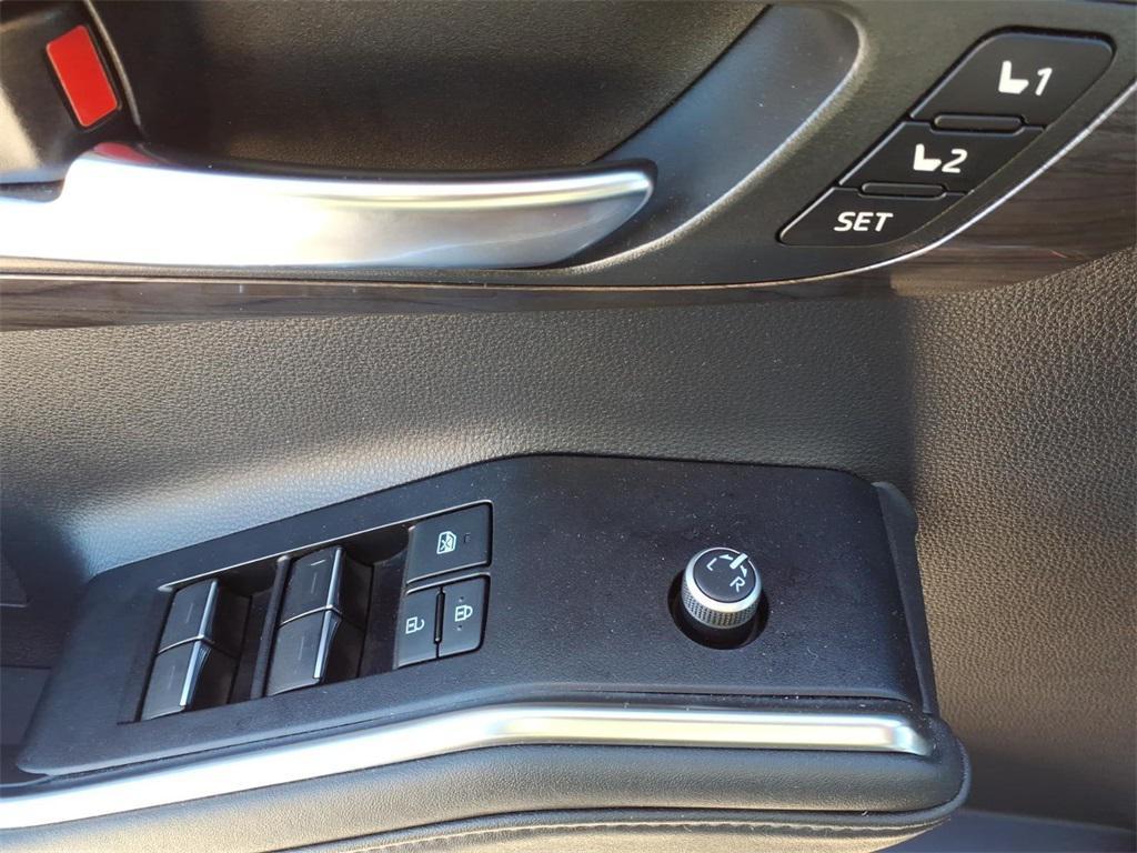 used 2021 Toyota Highlander car, priced at $37,999