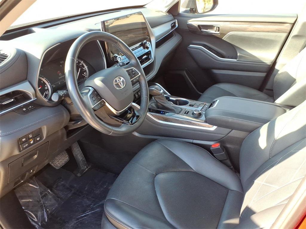 used 2021 Toyota Highlander car, priced at $37,999