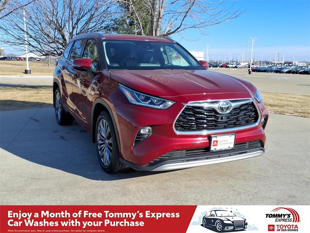 used 2021 Toyota Highlander car, priced at $37,999