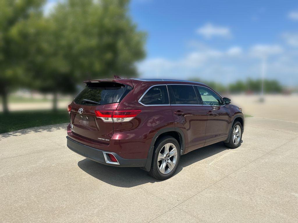 used 2018 Toyota Highlander car, priced at $26,999