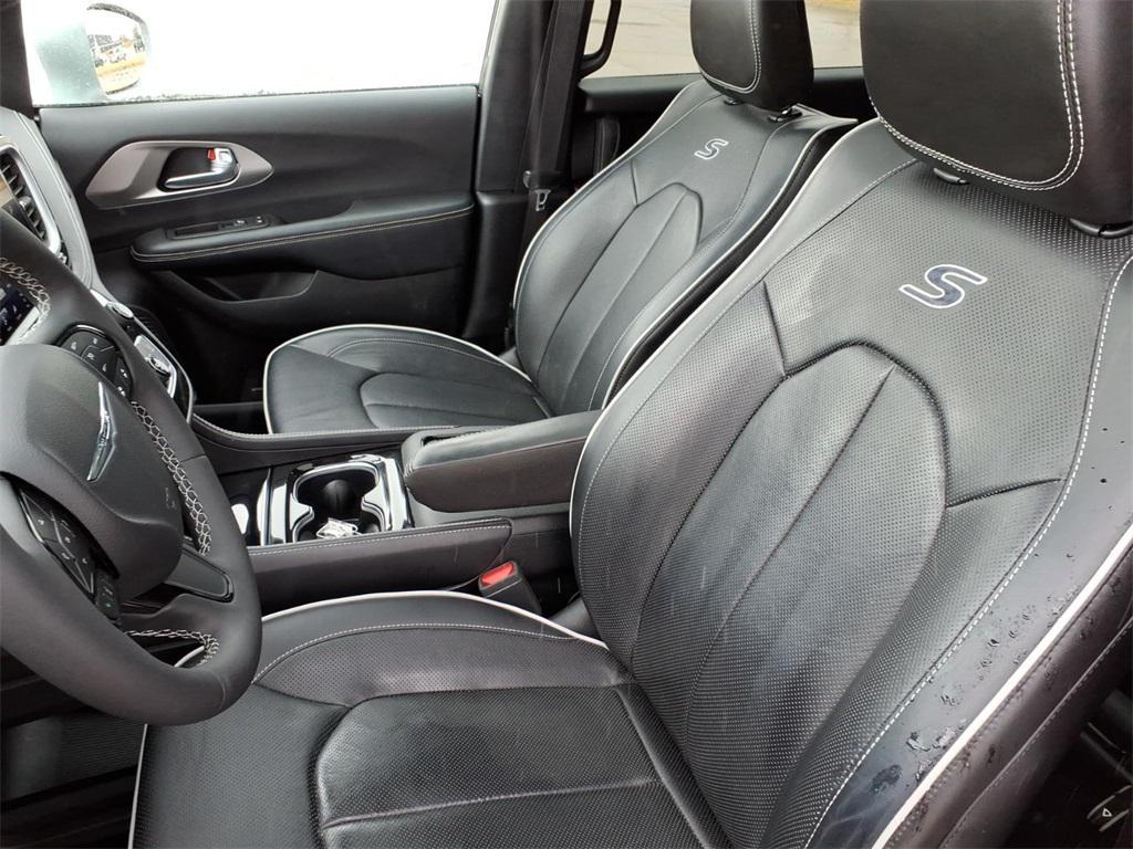 used 2022 Chrysler Pacifica Hybrid car, priced at $30,999