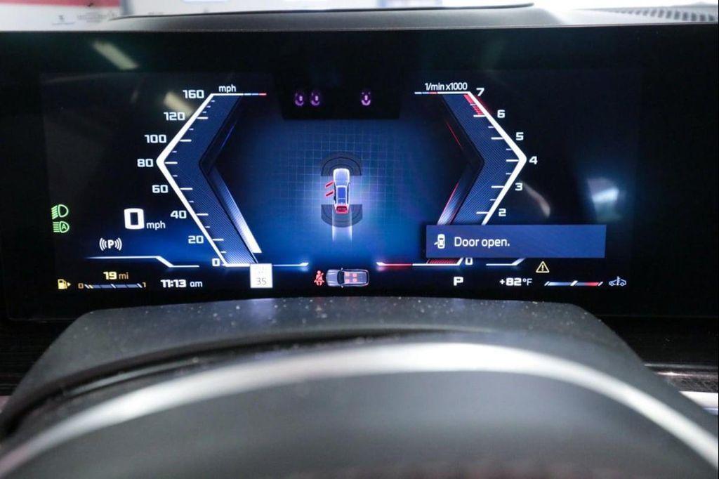 BMW X7 view 23