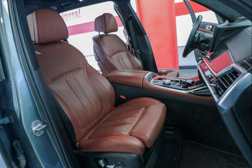 BMW X7 view 31