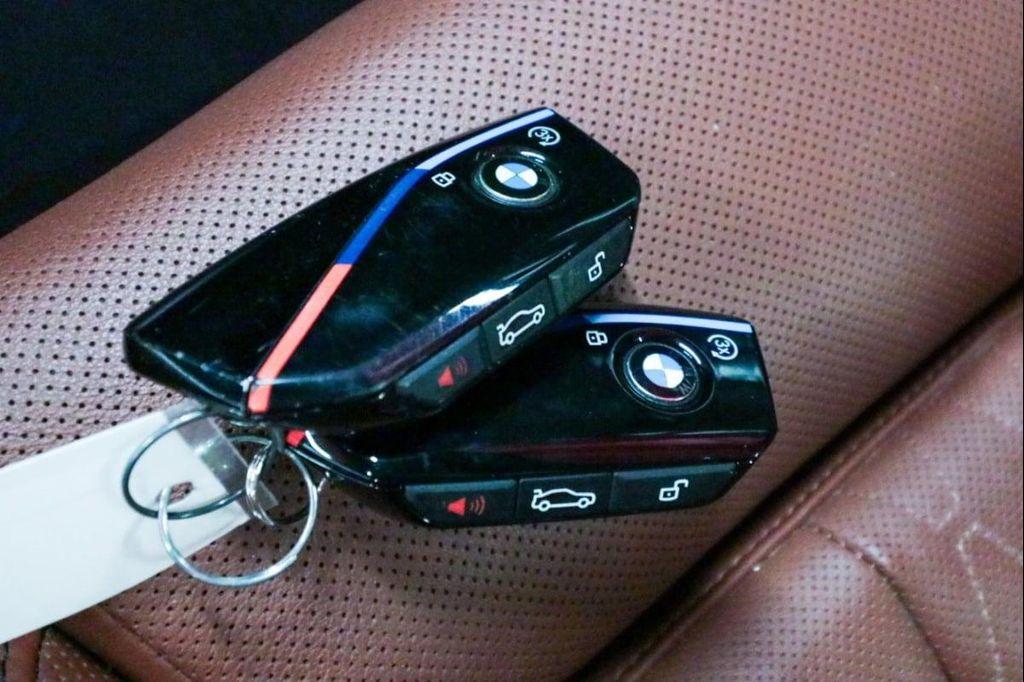 BMW X7 view 26