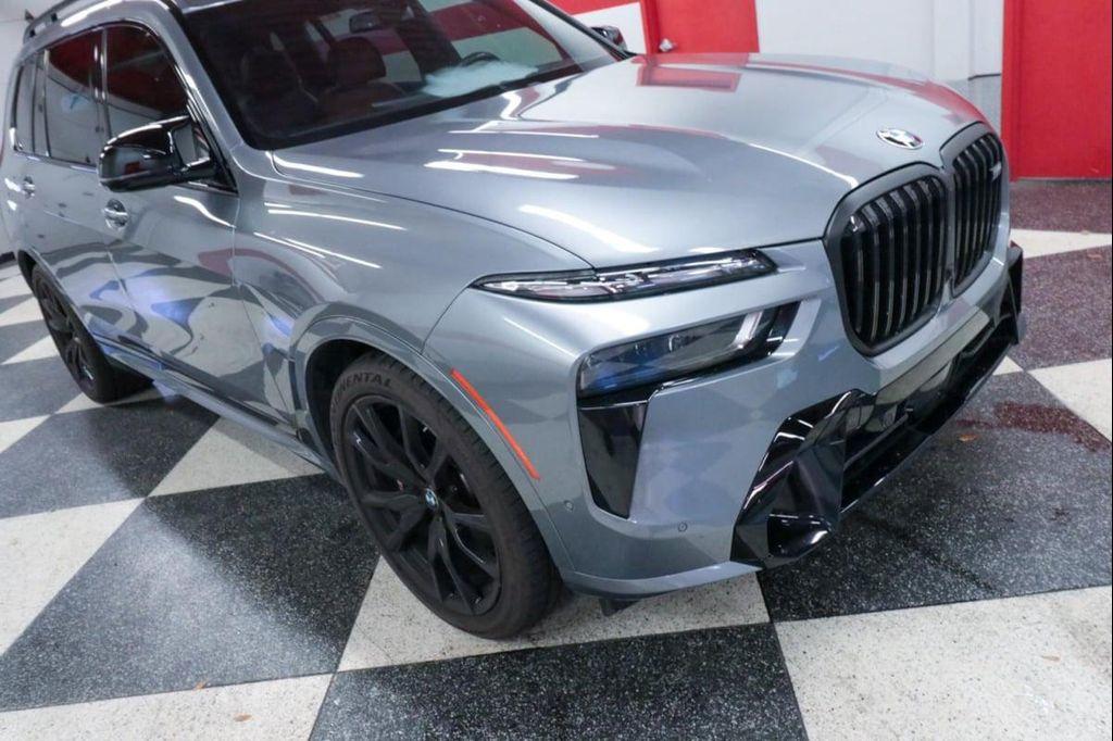 BMW X7 view 43