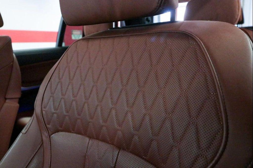 BMW X7 view 21
