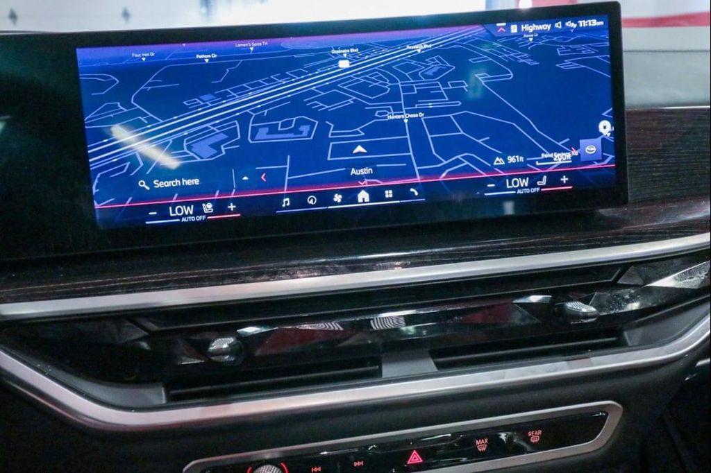 BMW X7 view 24