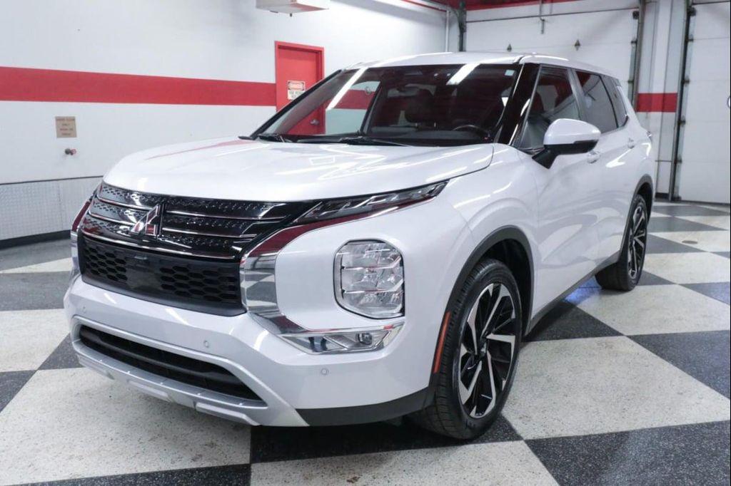 used 2024 Mitsubishi Outlander car, priced at $24,290