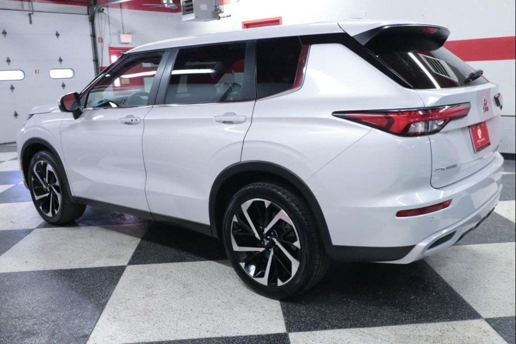 used 2024 Mitsubishi Outlander car, priced at $24,290
