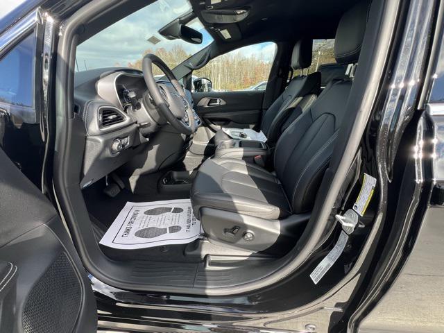 new 2026 Chrysler Pacifica car, priced at $40,920
