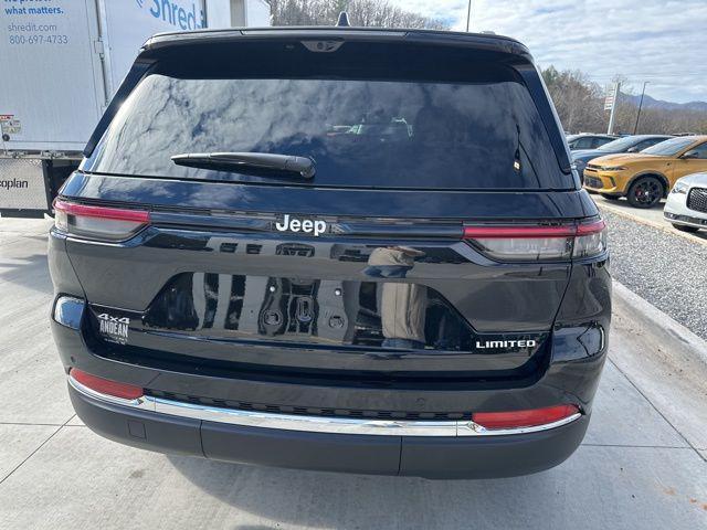 new 2025 Jeep Grand Cherokee car, priced at $38,735