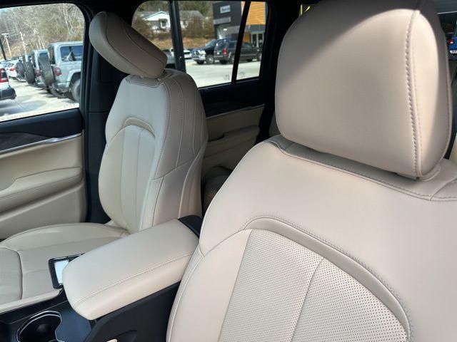 new 2025 Jeep Grand Cherokee car, priced at $38,735