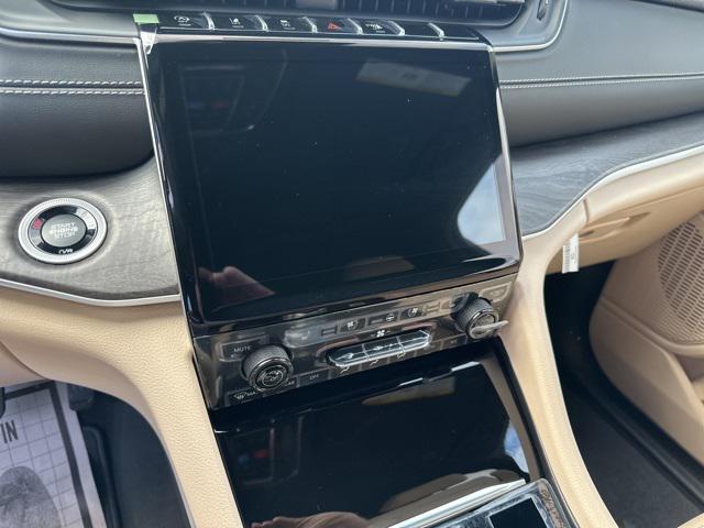 new 2025 Jeep Grand Cherokee car, priced at $42,735