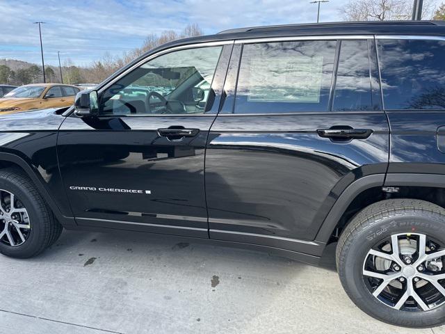 new 2025 Jeep Grand Cherokee car, priced at $42,735