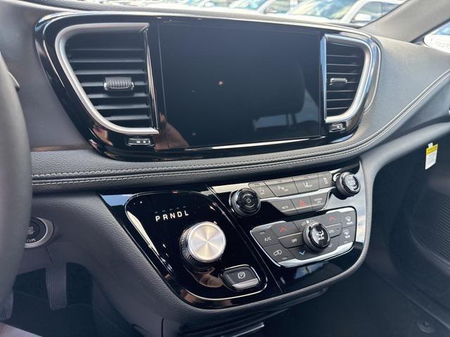 new 2026 Chrysler Pacifica car, priced at $39,640